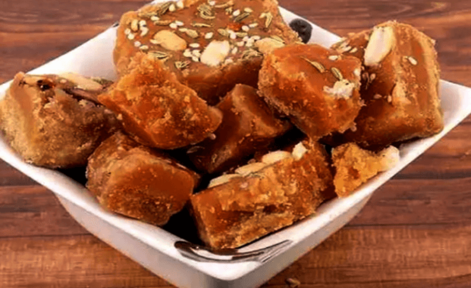 গুড় খাওয়ার উপকারিতা ও অপকারিতা